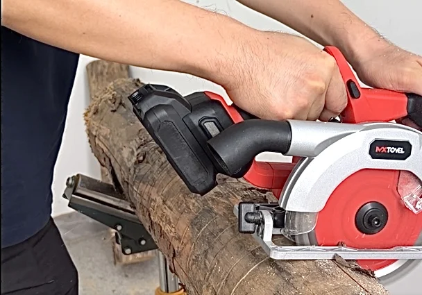 Brushless Circular Saw used for woodworking